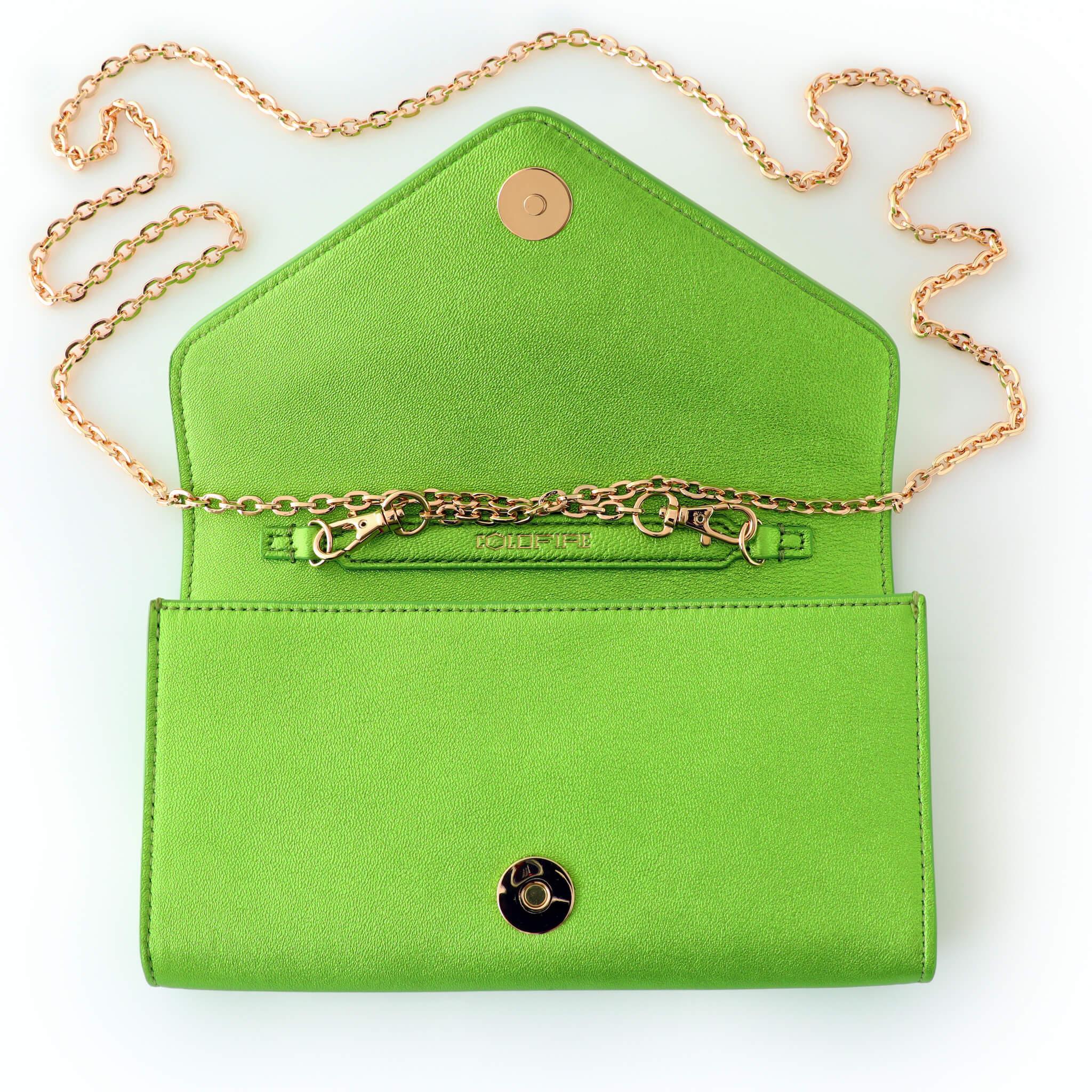 искрящо зелена дамска чанта с капак и златен синджир и лого | COLDFIRE